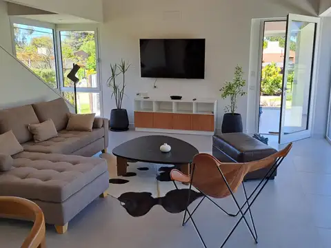 Casa 3 ambientes con 2 baños