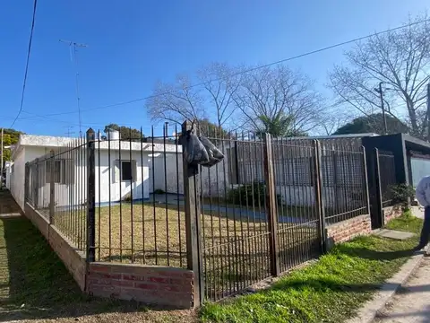 casa 2 dormitorios, patio, cochera
