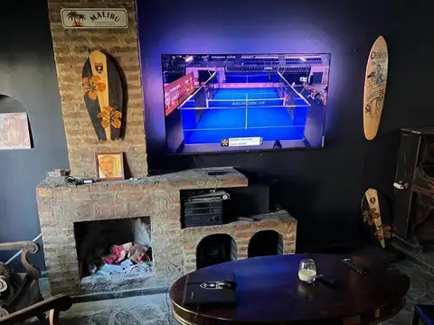 Casa 4 ambientes con 2 baños