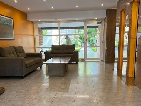 Oficina 6 ambientes con 2 baños