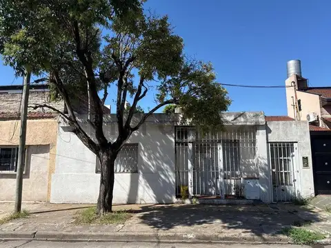 CASA EN VENTA 3 AMBIENTES LOTE PROPIO BOULOGNE A RECICLAR OPORTUNIDAD