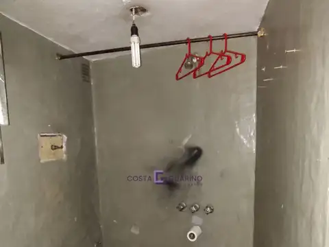 Local de 36 m² ubicado en esquina Avenida Mosconi y Alcorta