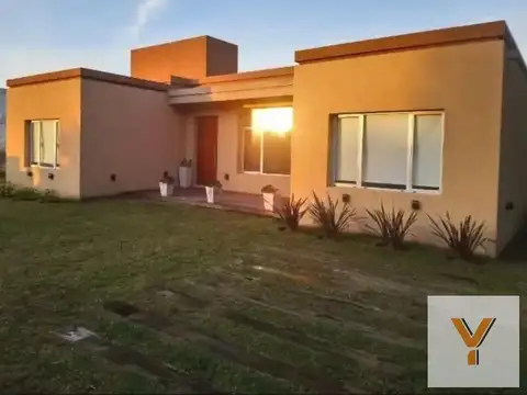 Casa en venta - 4 Dormitorios 4 Baños - Pinamar
