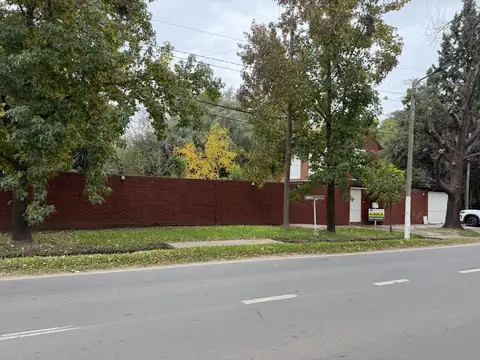 Casa en venta o alquiler 600 m2 con destino comercial