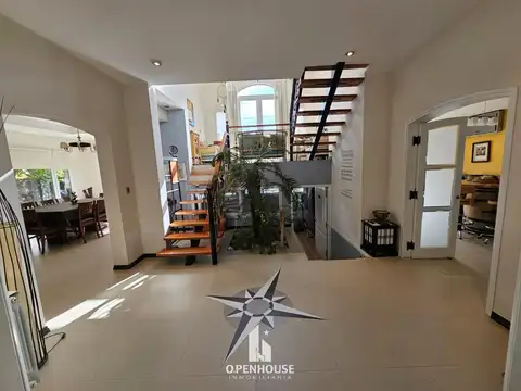 Casa en Venta con 2 cocheras
