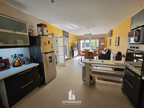 Casa 6 ambientes con 5 baños