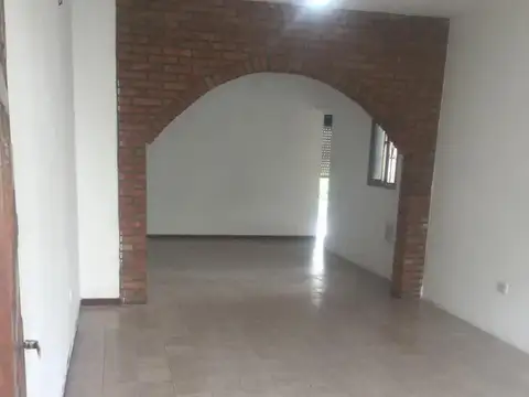 Departamento en Alquiler en Bernal, $ 600.000