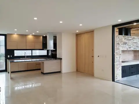 Casa 3 ambientes con 2 baños