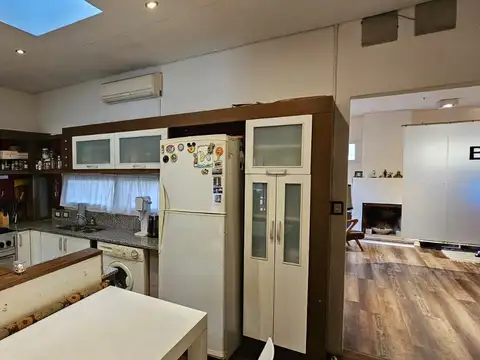 CASA A NUEVA CON GRAN LOTE (ACEPTA PERMUTA EN BANFIELD)  Location