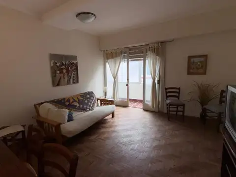 Departamento 3 ambientes con vista a la calle en zona Centro