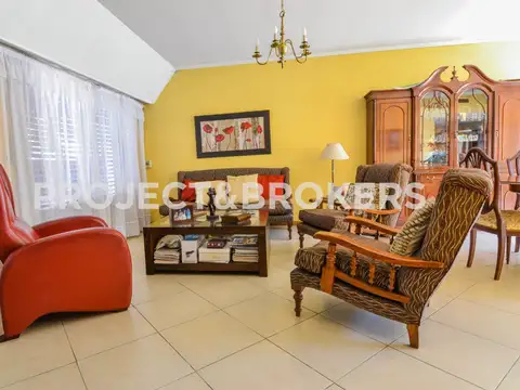 Casa 5 ambientes con 4 baños