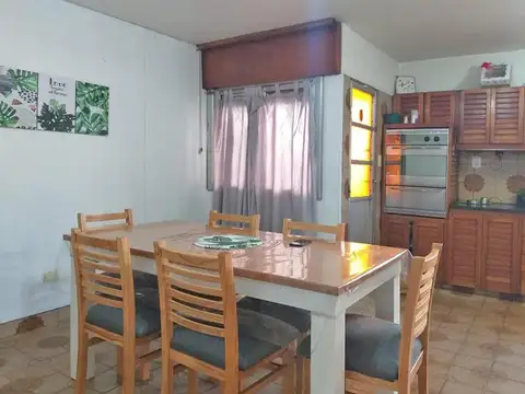 Casa 4 ambientes con 2 baños