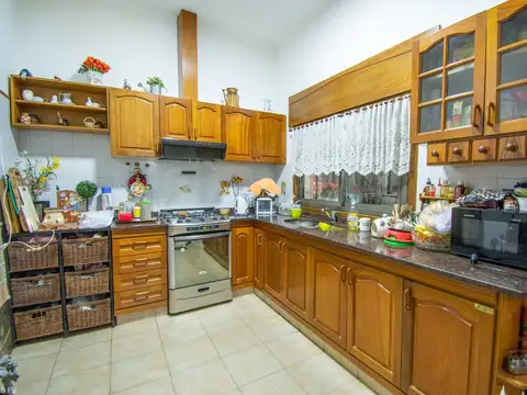CASA EN VENTA 4 DORMITORIOS ZONA SUR