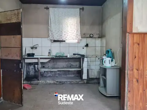 Se vende casa a remodelar a 1 cuadra de Don Bosco
