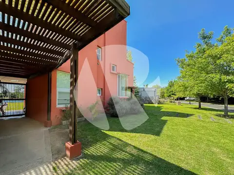 Casa en Alquiler en Villanueva, USD 2.300