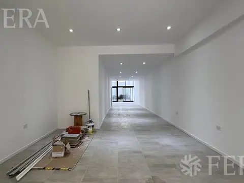 Venta local con toilette y patio en San Cristobal