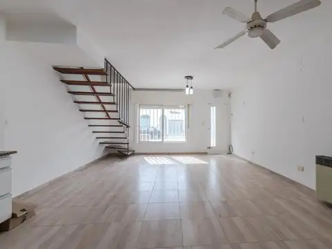VENTA - CASA TRES DORMITORIOS - BARRIO REFINERIA