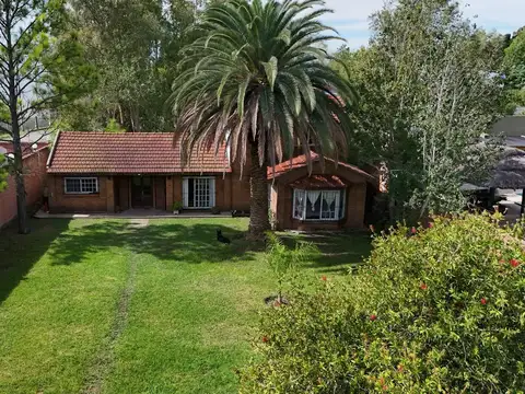 Casa 5 ambientes con 2 baños