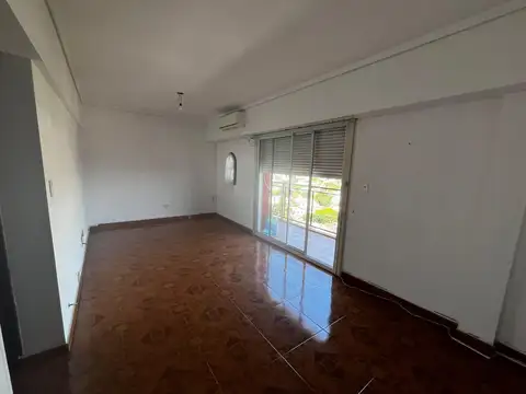 Depto 3 amb al contrafrente c/balcón