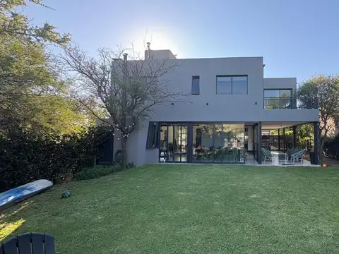 Casa en Venta 3 dorm. Barrio Las Cañitas apto crédito- Cba.