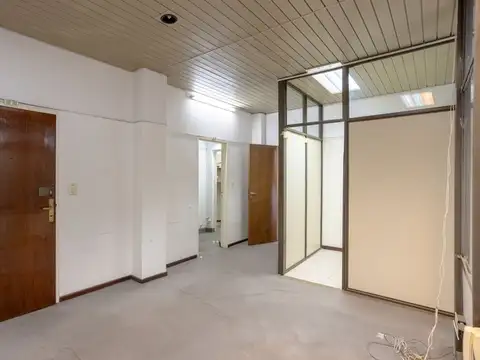 amplia Oficina en excelente ubicación.