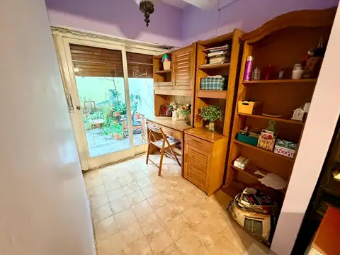 Dpto 2 ambientes y medio con gran patio y bajas expensas en excelente zona de Almagro