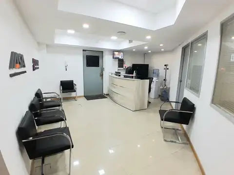 Lavalle  al 1100. A metros del obelisco. Todos los medios de transporte.