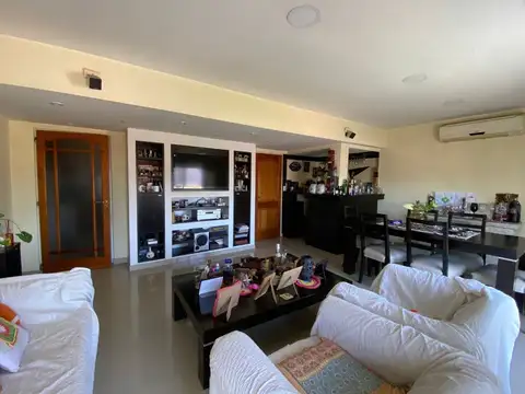 Depto Tipo Casa en Venta de 5 ambientes