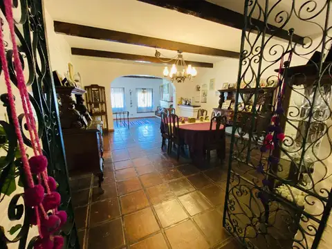 Casa 6 ambientes con 5 baños