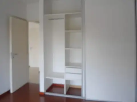 DEPARTAMENTO EN VENTA, DOS AMBIENTES, CASTELAR CENTRO.