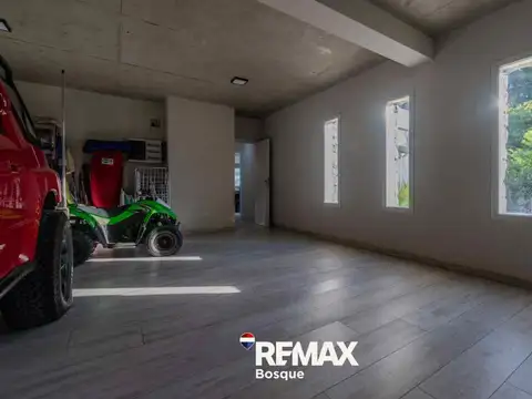 Casa 6 ambientes con 4 baños