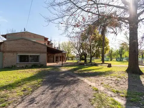 Casa en Venta con 2 cocheras