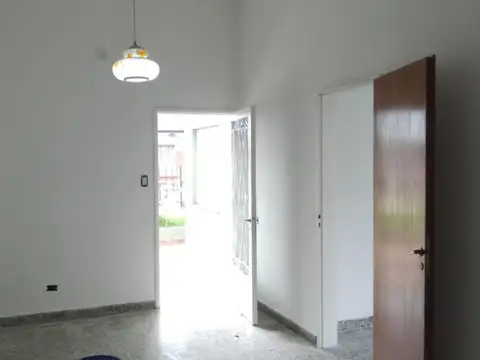 Depto Tipo Casa en Venta en Castelar Norte, USD 70.000