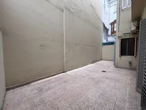 Julián Álvarez 2400, Piso PB