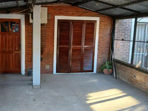 Casa en Alquiler con 1 cochera