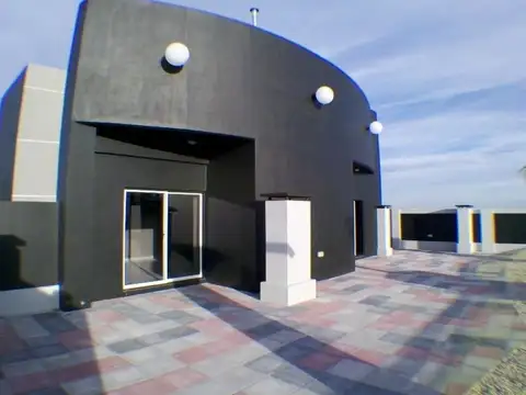 Cochera cerrada en venta a 50 metros de Av. General Paz