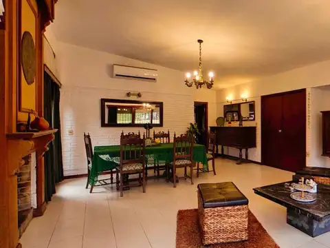 Casa 5 ambientes con 2 baños