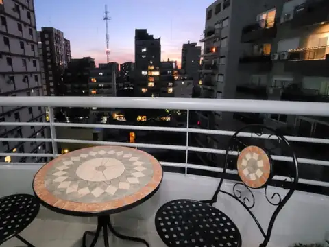 Excelente Departamento, super luminoso, cochera, puerta blindada.