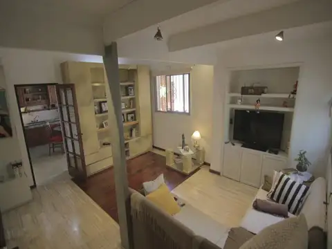 HERMOSA CASA EN ESQUINA . TODA DESARROLLADA EN PLANTA BAJA