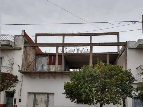 Venta amplio Lote con salida directa a capital - Lanús