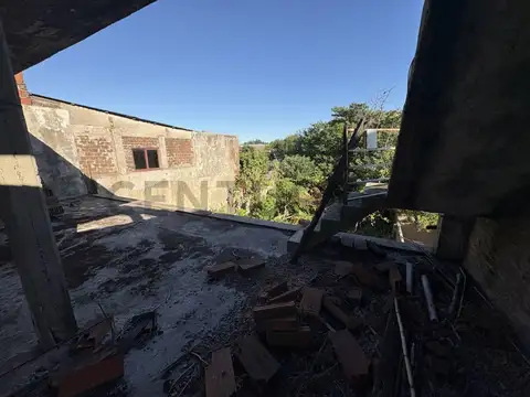 Venta amplio Lote con salida directa a capital - Lanús