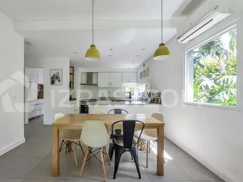 Casa en Venta con 4 cocheras