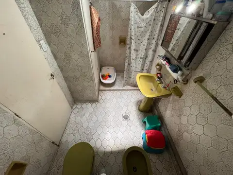 CASA 3 AMBIENTES CON PARQUE Y FONDO LIBRE