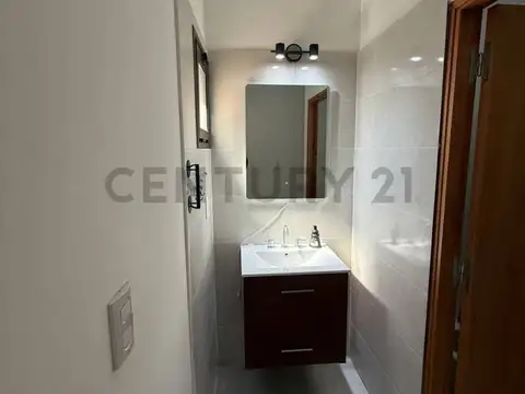 Casa en Alquiler con 2 cocheras