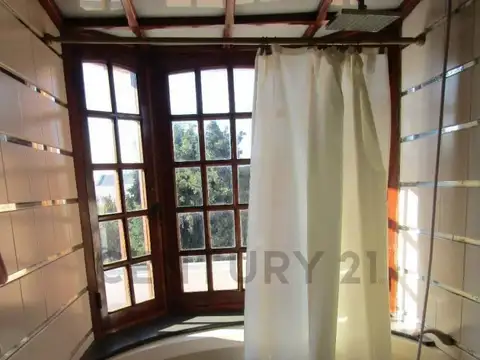 Casa 7 ambientes con 4 baños