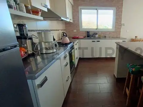 Casa en Alquiler con 1 cochera