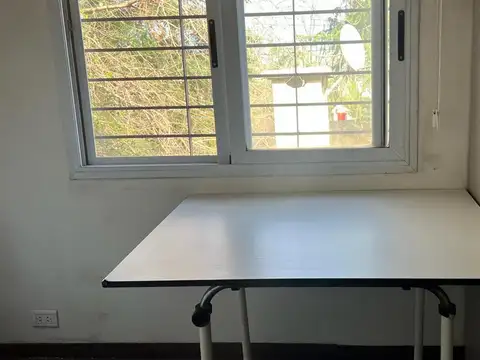 EXCELENTE CASA DESARROLLADA SOBRE LOTE DE  1000M2 EN BENAVIDEZ.