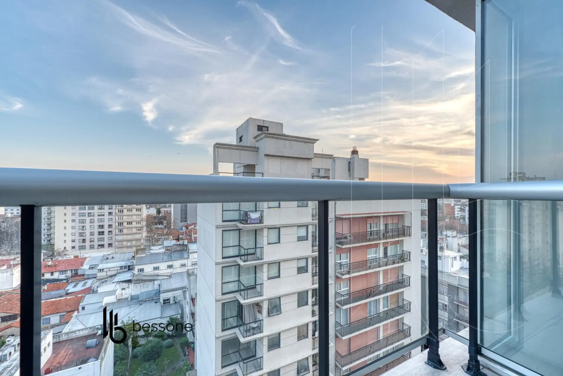 Departamento 3 amb en duplex con cochera y baulera - Plaza Mitre