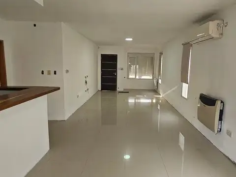 Casa en venta c/ cochera en Rivadavia