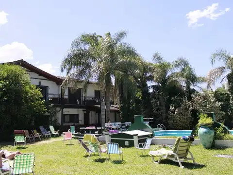 Casa 6 ambientes con 4 baños